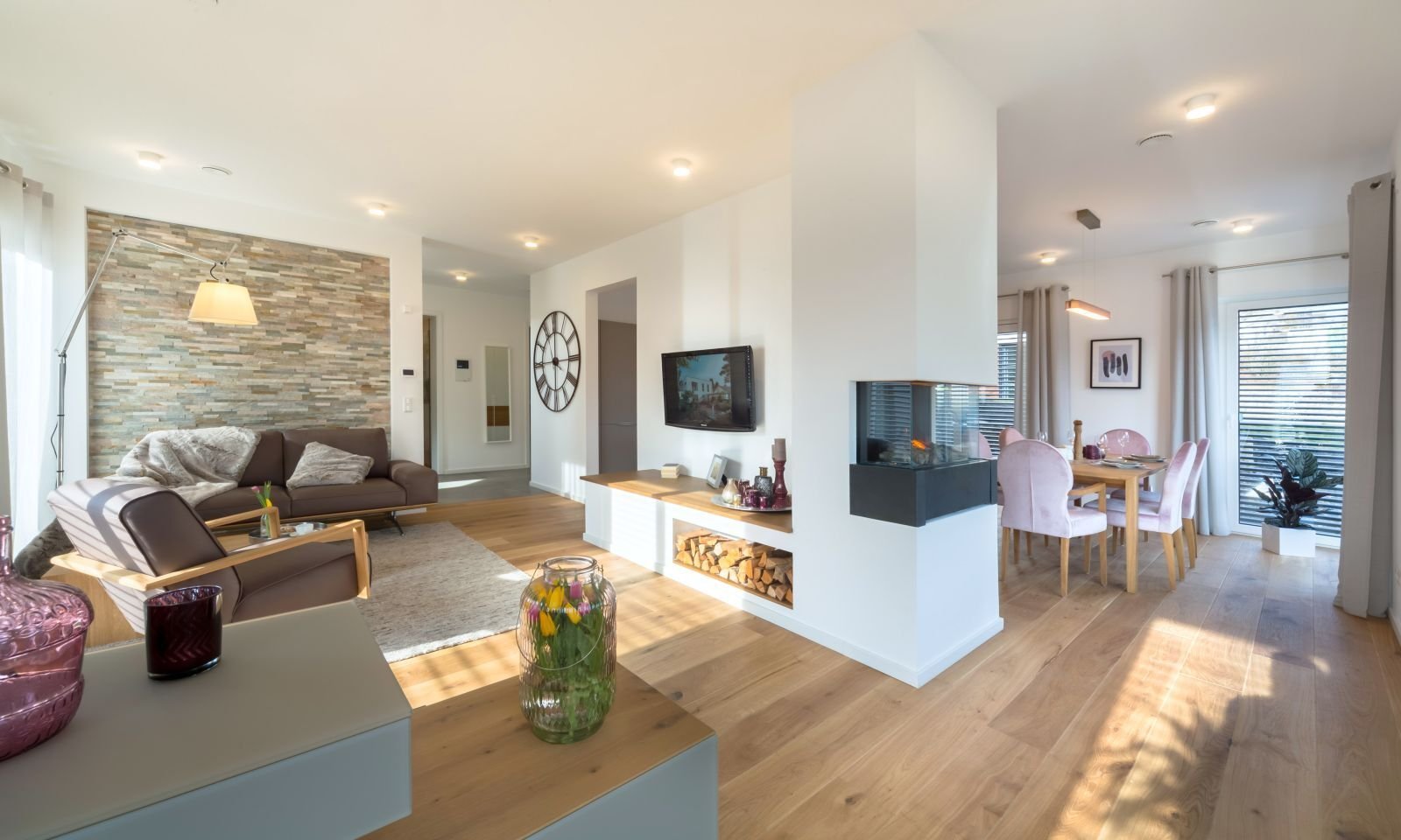 Ansicht Wohnzimmer/Esszimmer Ansicht Wohnzimmer/Esszimmer