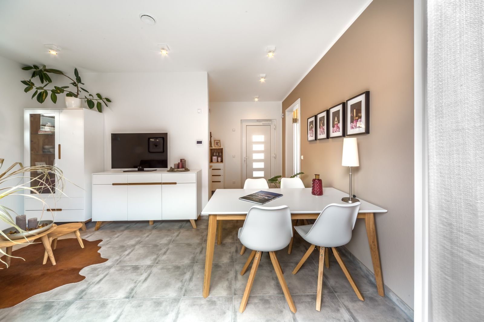 Ansicht Esszimmer/Wohnzimmer Einliegerwohnung Ansicht Esszimmer/Wohnzimmer Einliegerwohnung